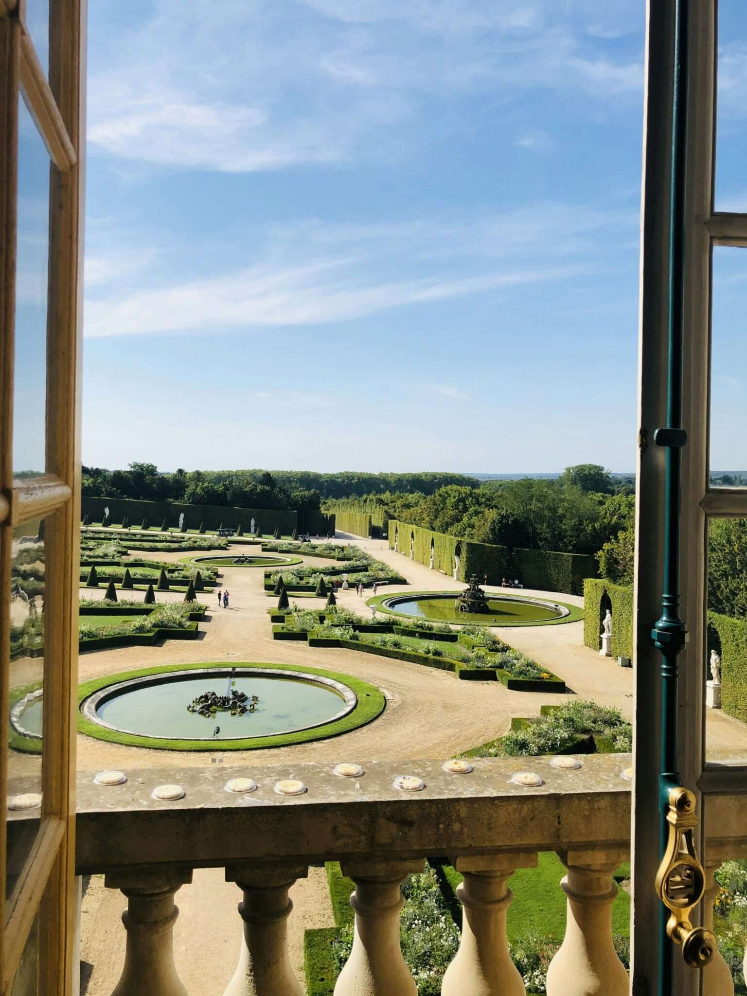 Grand Canal de Versailles : longue allée et perspective sur le domaine