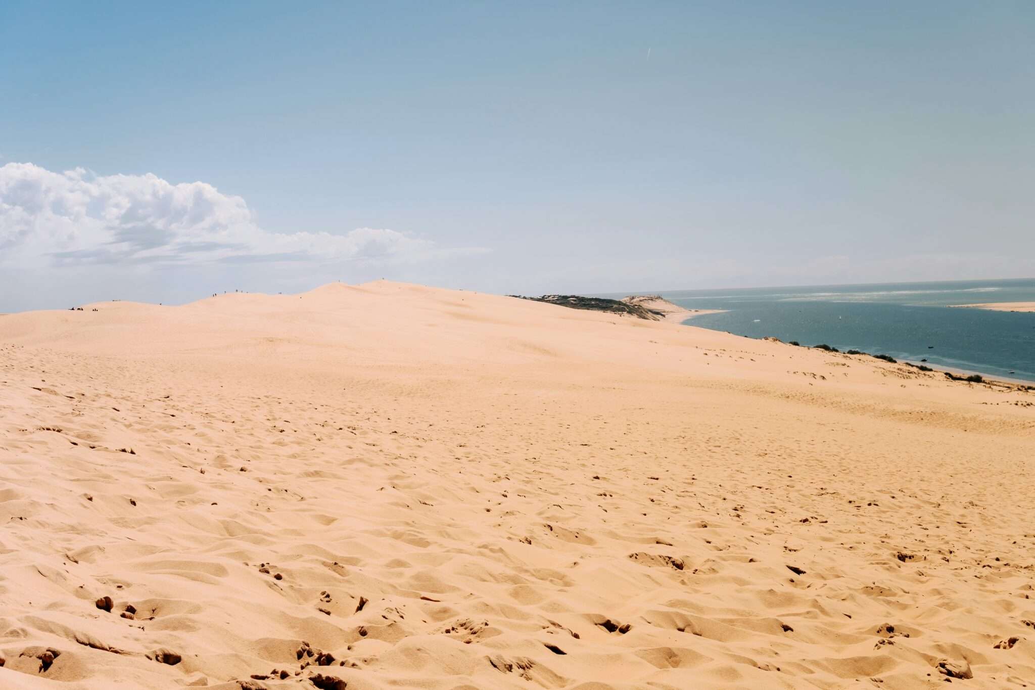 Eaux calmes du Bassin d'Arcachon vers le Cap-Ferret