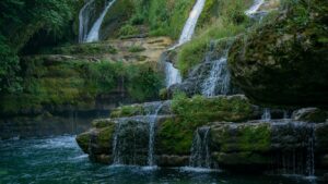 Paysage de montagne a Saint-Maurice-Navacelles ou les chiens sont acceptes