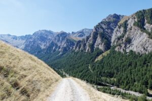 Paysage de montagne a Saint-Véran ou les chiens sont acceptes